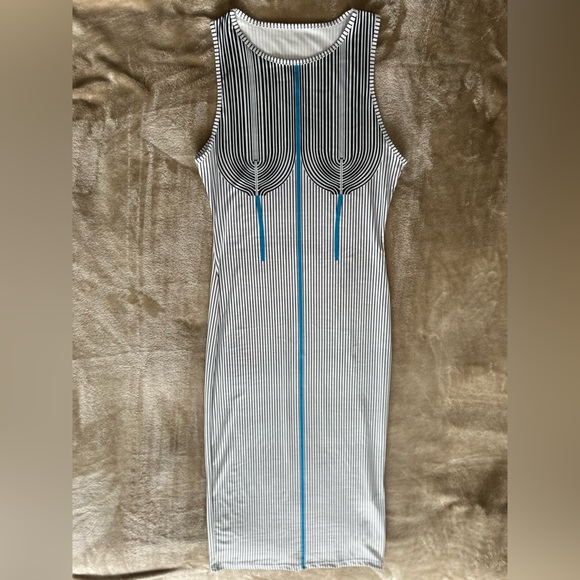 Slim Body hugging dress 🤍 - Picture 6 of 6